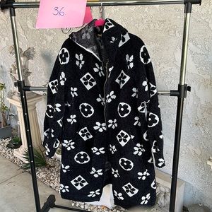 Inspired black and white thick sweater size large